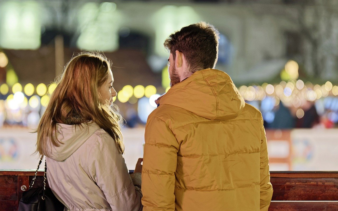 10 Listening Skills, man and woman talking